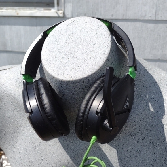 Turtle Beach Ear Force 70x Black and Green Gaming Headset NWOT - Picture 1 of 1
